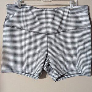 Nike black and white checkered exercise short 2X